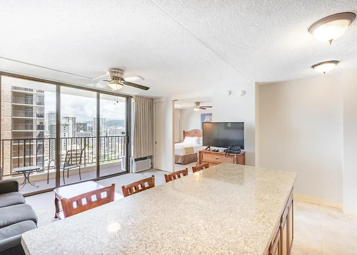 Deluxe Studio Condos Near Waikiki Beach - Free Parking & Outdoor Pool