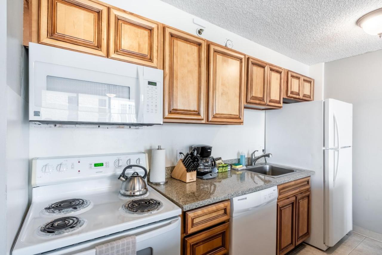Deluxe Studio Near Waikiki Beach - Free Parking & Outdoor Pool Apartamento *