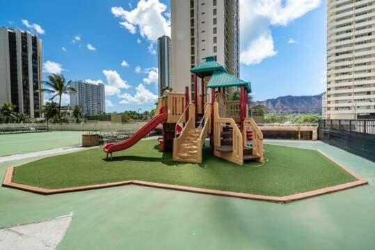 Apartamento Deluxe Studio Near Waikiki Beach - Free Parking & Outdoor Pool