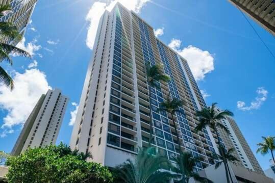 Deluxe Studio Near Waikiki Beach - Free Parking & Outdoor Pool Apartamento *