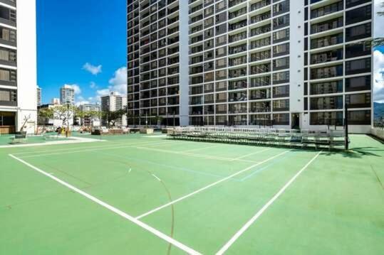 Deluxe Studio Near Waikiki Beach - Free Parking & Outdoor Pool Apartamento *
