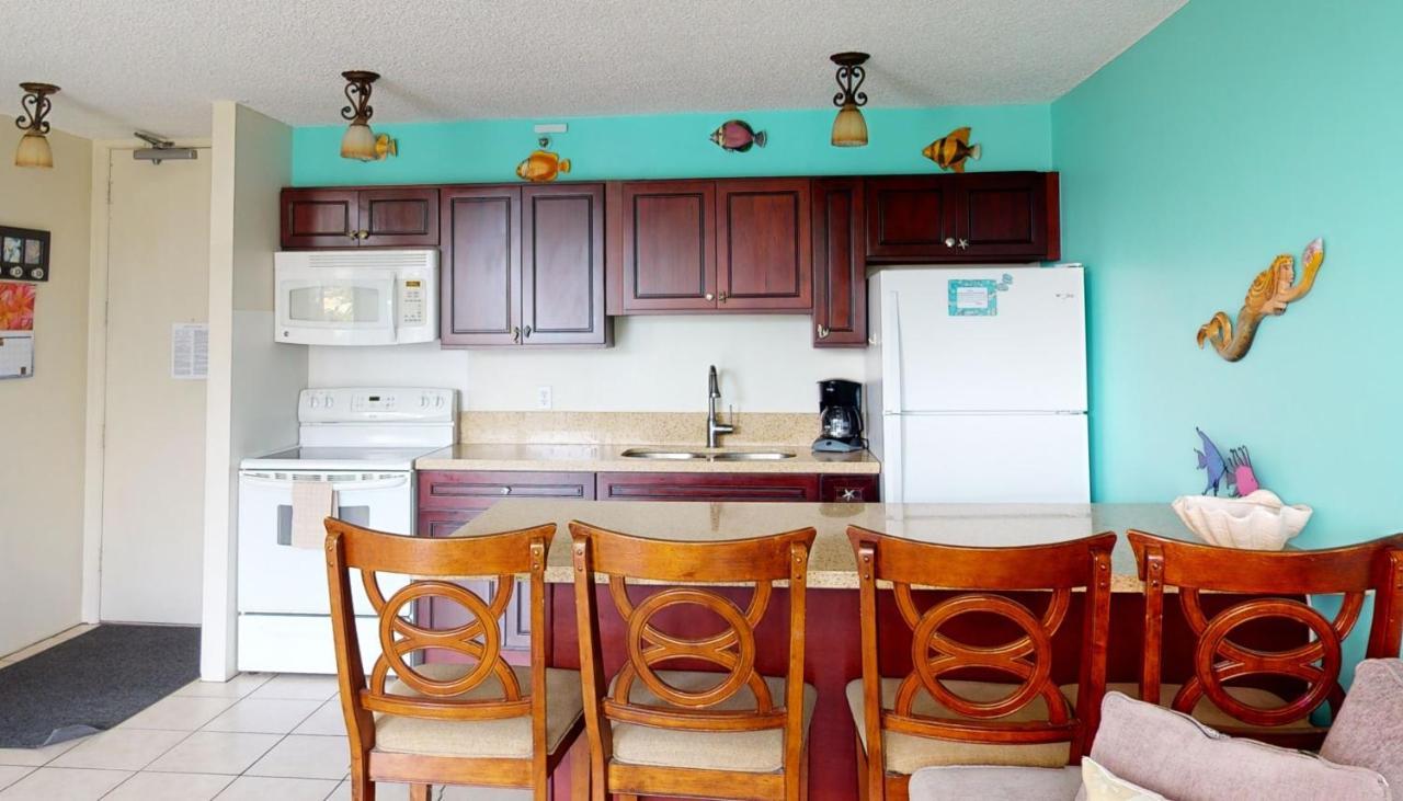 Deluxe Studio Near Waikiki Beach - Free Parking & Outdoor Pool Honolulu