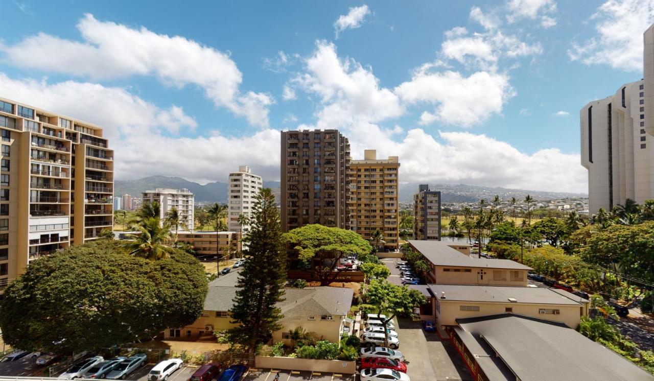 Deluxe Studio Near Waikiki Beach - Free Parking & Outdoor Pool Honolulu