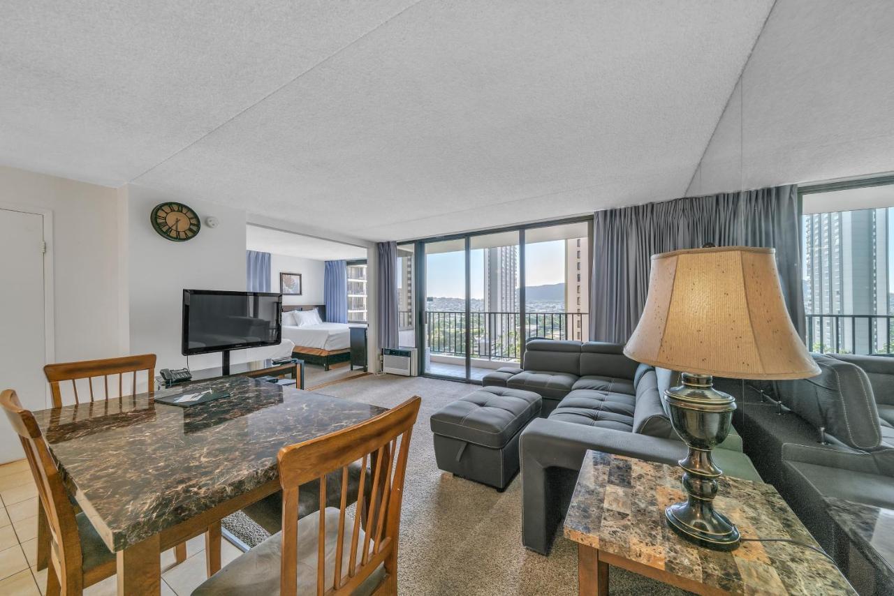 Deluxe Studio Near Waikiki Beach - Free Parking & Outdoor Pool Honolulu