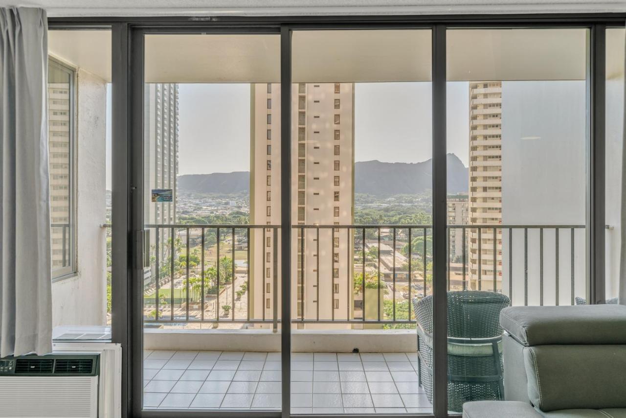 Deluxe Studio Near Waikiki Beach - Free Parking & Outdoor Pool Apartamento